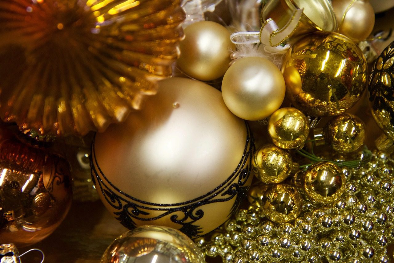 advent season, room decorations, glass balls, coloured, golden